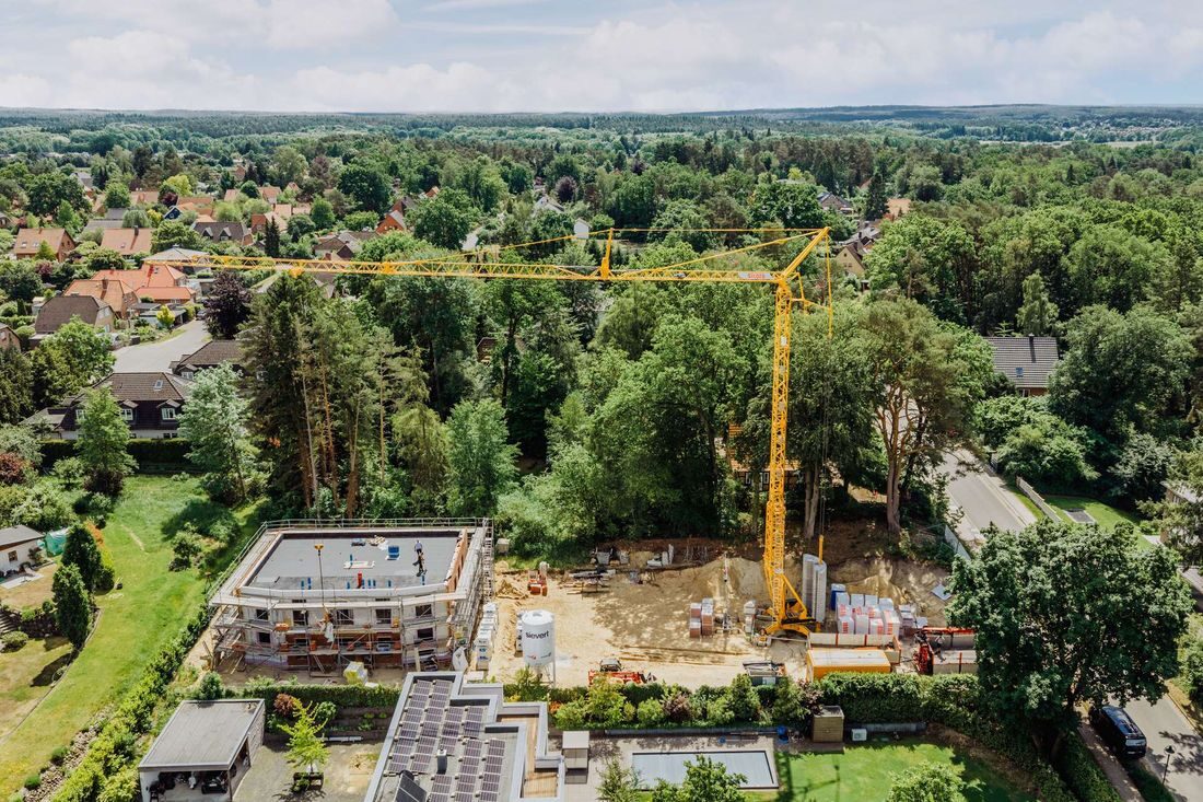 Baufortschritt der Neubauanlage mit Kran