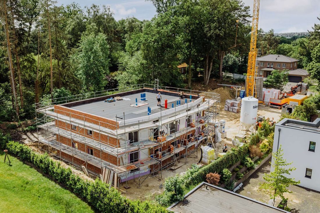 Rohbau des zweiten Baukörpers mit Baukran